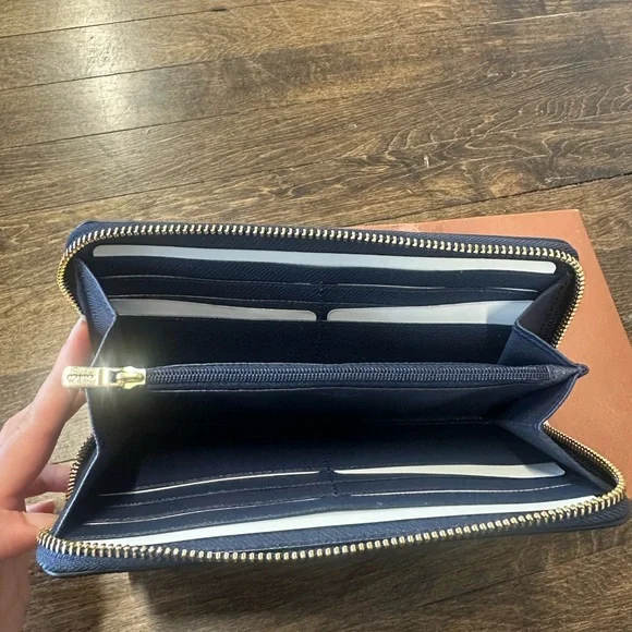 COACH F54007 cross grain leather accordion Zip Around Wallet Midnight blue Navy - Picture 5 of 10